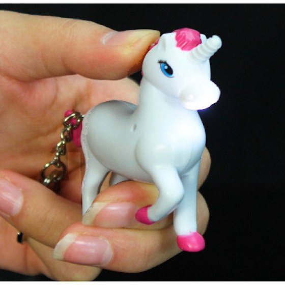 Privjesak za ključeve jednorog 