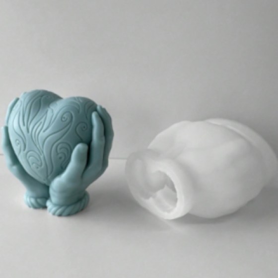 Silikonski kalup za svijeće - srce u rukama